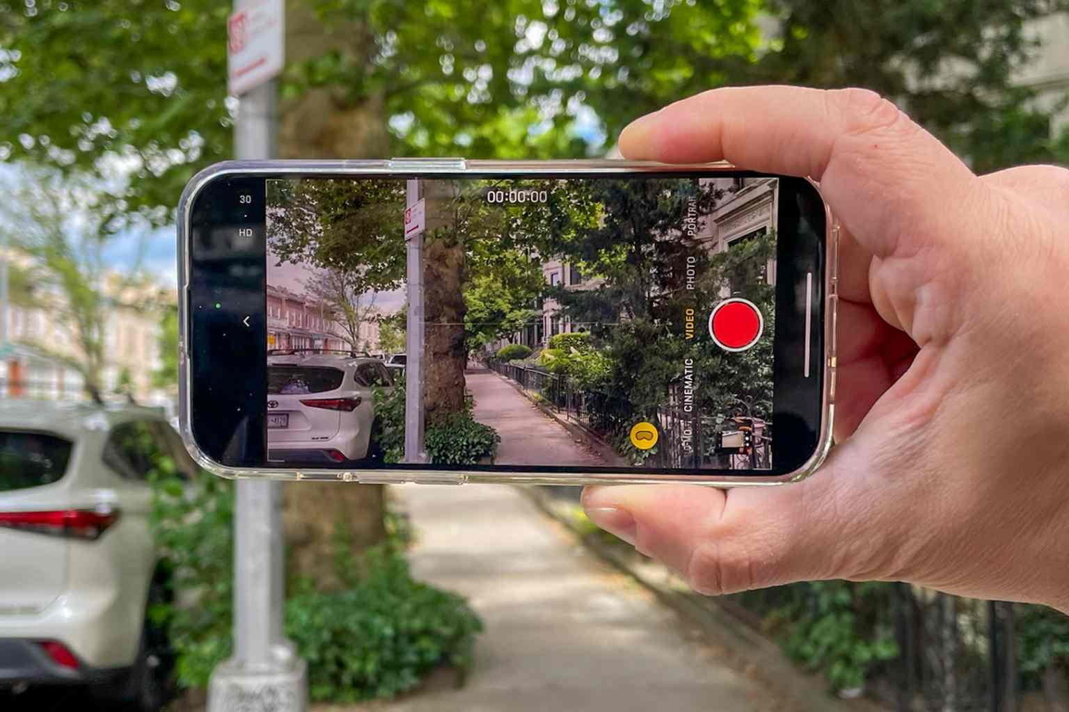 Quay video tết với gia đình cùng tính năng Spatial Video trên iPhone