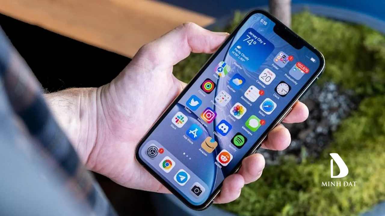 iPhone 12 thường có tương thích tốt với iOS 18.5 không?