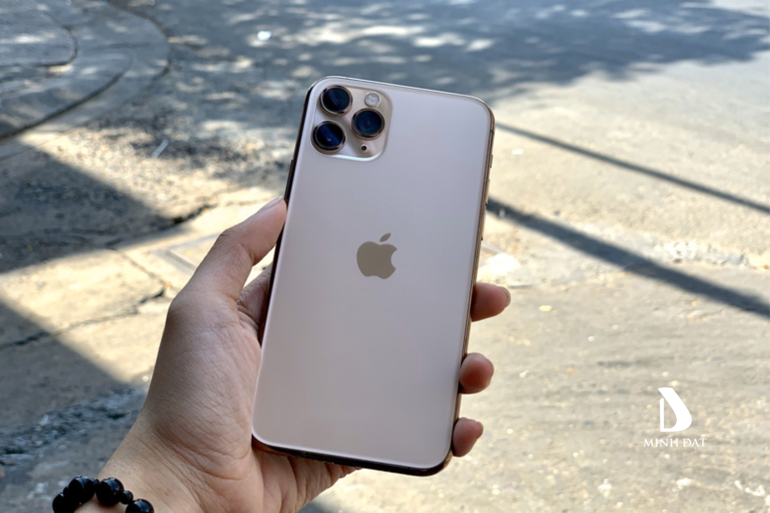 iPhone 11 Pro Max – Giá hợp lý, pin bền, hiệu năng ổn
