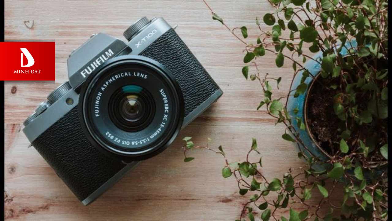 Camera máy ảnh