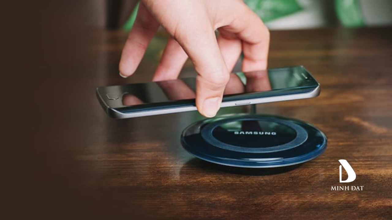 Điện thoại với Tản nhiệt chủ động và pin thông minh